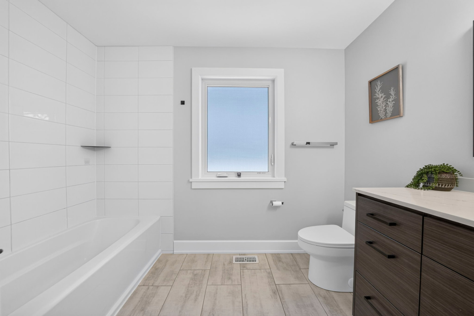 Upper-level bathroom